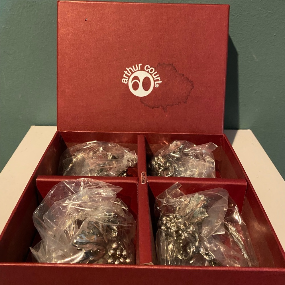 Set of 4 Vintage Arthur Court silver grape napkin rings